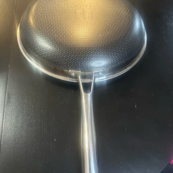 Premium Non-Stick Skillet with Metallic Handle - Picture 3 of 7